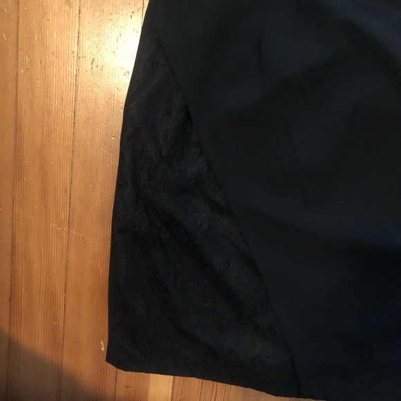 Lace Detail dress - Picture 2 of 4